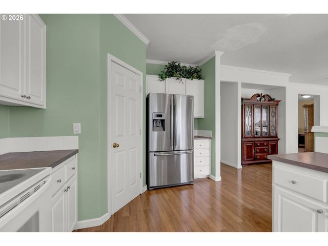 3886 AERIAL Way, Eugene, OR 97402