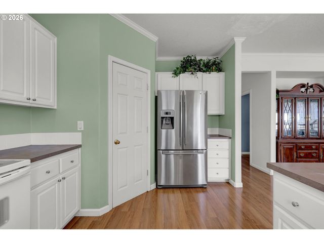 3886 AERIAL Way, Eugene, OR 97402