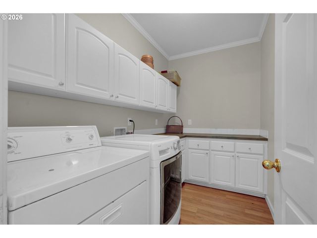 3886 AERIAL Way, Eugene, OR 97402