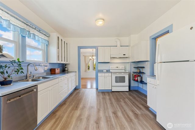 2013 SW Dakota Street, Seattle, WA 98106