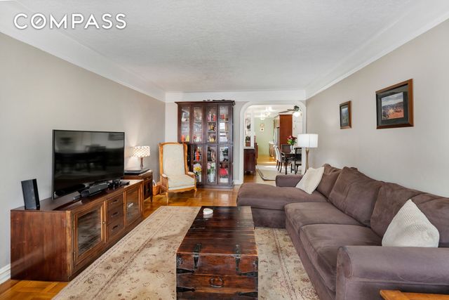 4720 42nd St Apt 1H, New York City, NY 11104