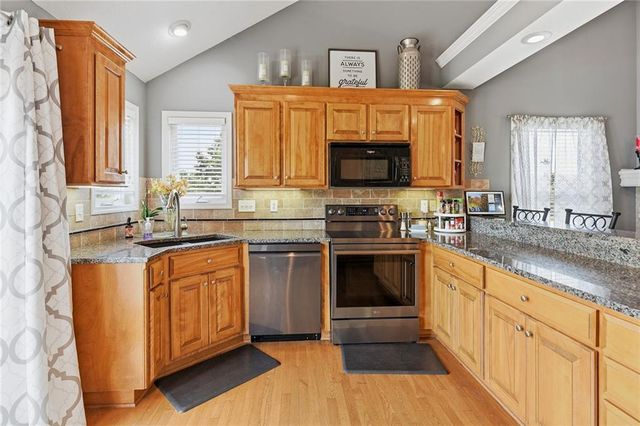 2500 SW Kristin Drive, Lee's Summit, MO 64082