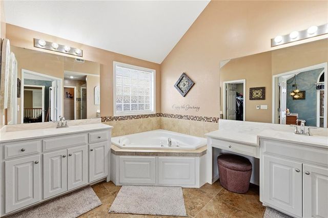 2500 SW Kristin Drive, Lee's Summit, MO 64082