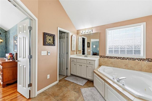 2500 SW Kristin Drive, Lee's Summit, MO 64082