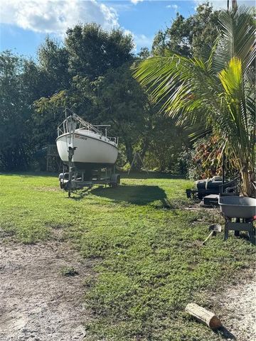 837 Pine Cone AVE, Clewiston, FL 33440