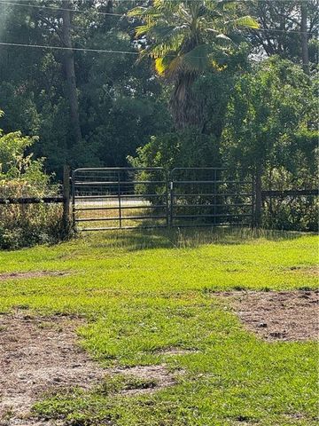 837 Pine Cone AVE, Clewiston, FL 33440