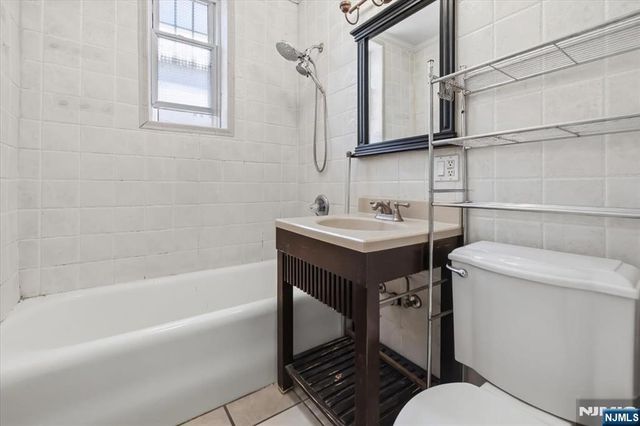 6015 E Blvd 1B, West New York, NJ 07093
