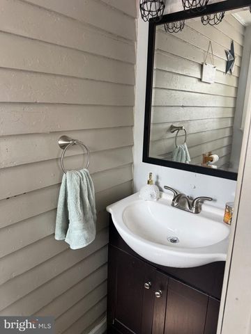 214 BROAD ST, Mount Holly, NJ 08060