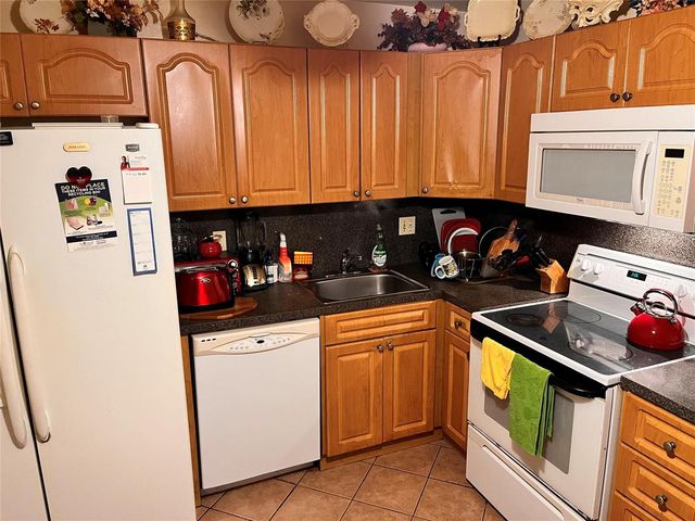 4851 NW 21st Street 105, Lauderhill, FL 33313
