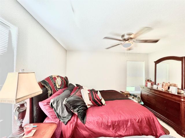 12117 11th Street, Santa Fe, TX 77510