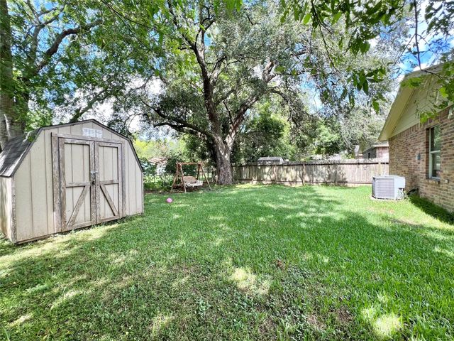 12117 11th Street, Santa Fe, TX 77510
