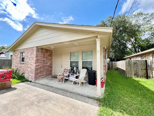 12117 11th Street, Santa Fe, TX 77510