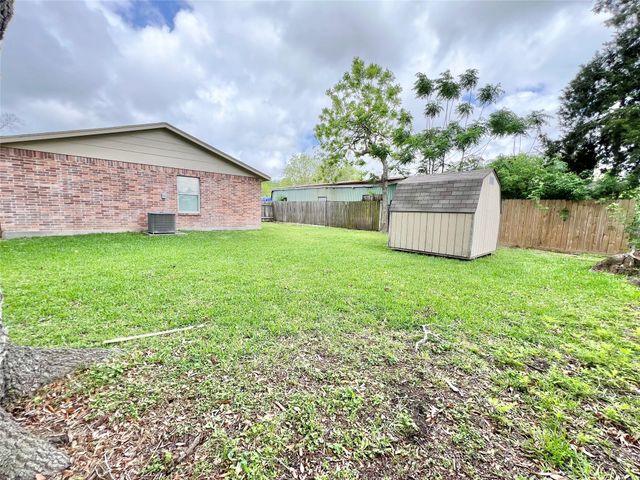 12117 11th Street, Santa Fe, TX 77510