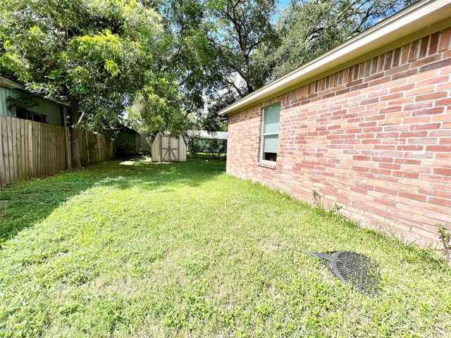 12117 11th Street, Santa Fe, TX 77510