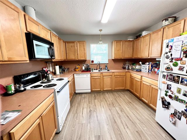 12117 11th Street, Santa Fe, TX 77510