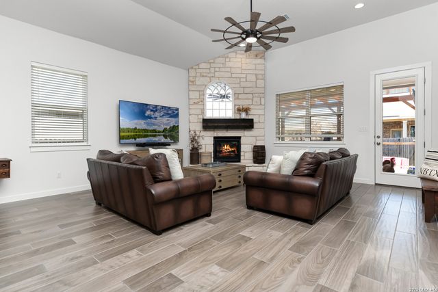 2233 Hoja Ave, New Braunfels, TX 78132