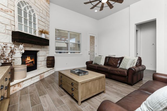 2233 Hoja Ave, New Braunfels, TX 78132