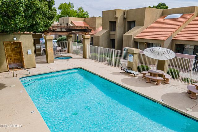 1432 W EMERALD Avenue 27, Mesa, AZ 85202