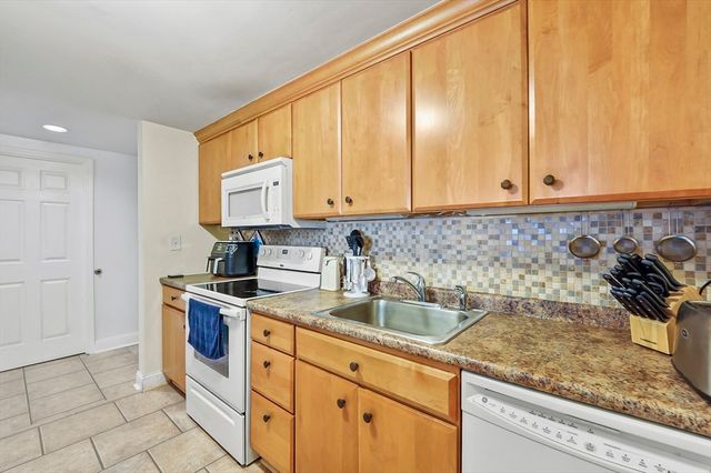 96 Old Colony Avenue 158, Taunton, MA 02718
