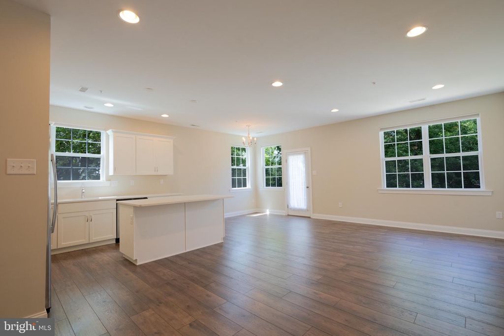 323 W HAMLIN AVE, Telford, PA 18969