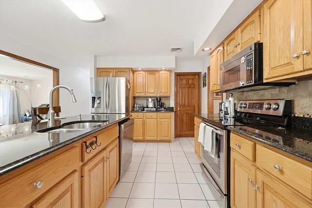 23 Cornerstone Dr, Easton, MA 02356