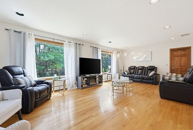 23 Cornerstone Dr, Easton, MA 02356