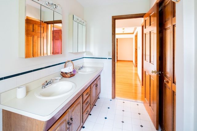 23 Cornerstone Dr, Easton, MA 02356