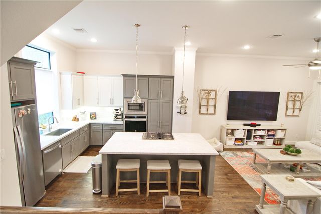 1806 Colonel Forbins Drive, Houston, TX 77043