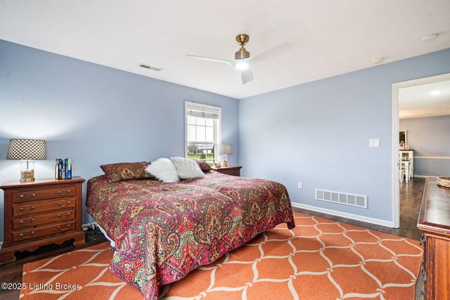 3400 Eastbrook Dr, La Grange, KY 40031