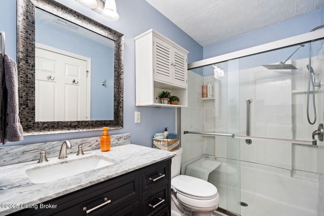 3400 Eastbrook Dr, La Grange, KY 40031