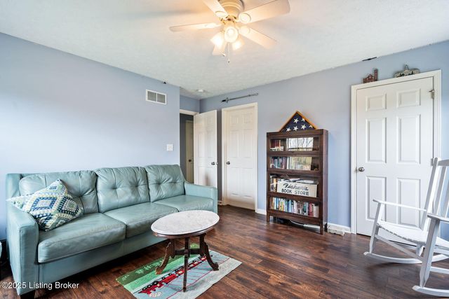 3400 Eastbrook Dr, La Grange, KY 40031