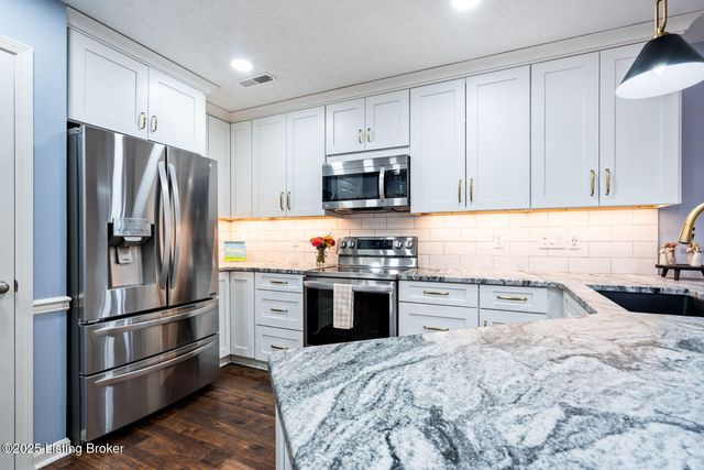 3400 Eastbrook Dr, La Grange, KY 40031