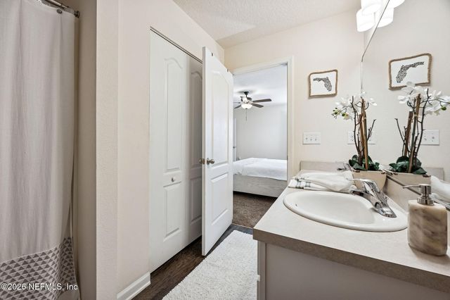 7856 MEADOW WALK Lane, Jacksonville, FL 32256