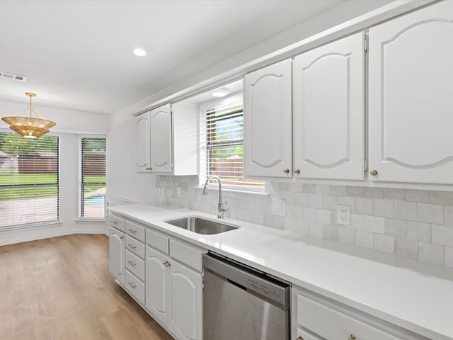 408 Christine Court, Euless, TX 76039