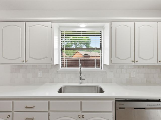 408 Christine Court, Euless, TX 76039