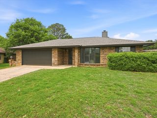 408 Christine Court, Euless, TX 76039