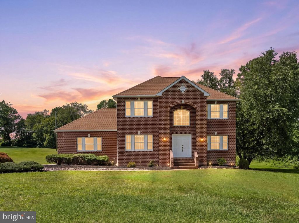 135 AVIS MILL RD, PILESGROVE, NJ 08098 — exterior