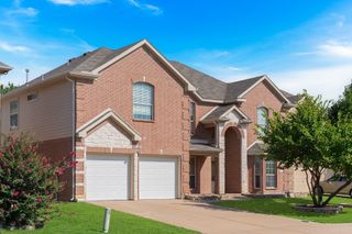 5207 W Cove Way, Grand Prairie, TX 75052