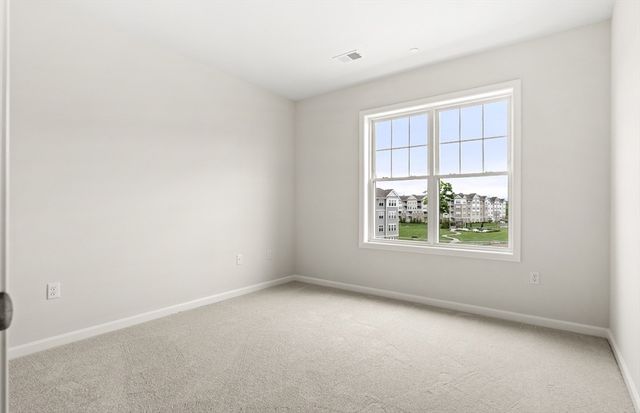 5 Peters Farm Way 7305, Westborough, MA 01581