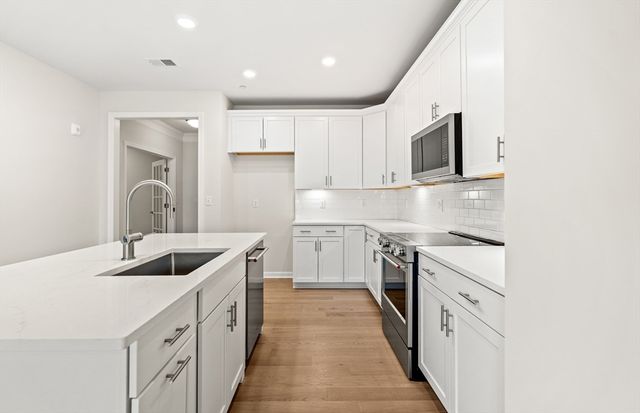 5 Peters Farm Way 7305, Westborough, MA 01581