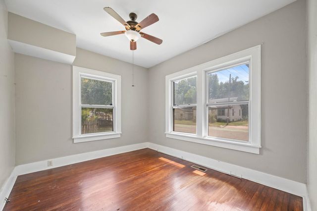 2318 E 1st St N, Wichita, KS 67214