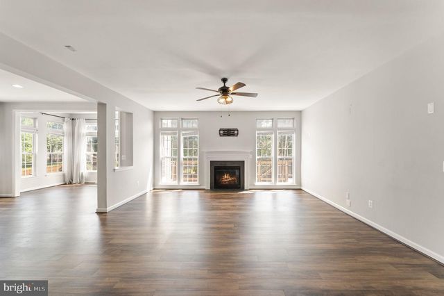 32 HOUSER DR, Lovettsville, VA 20180