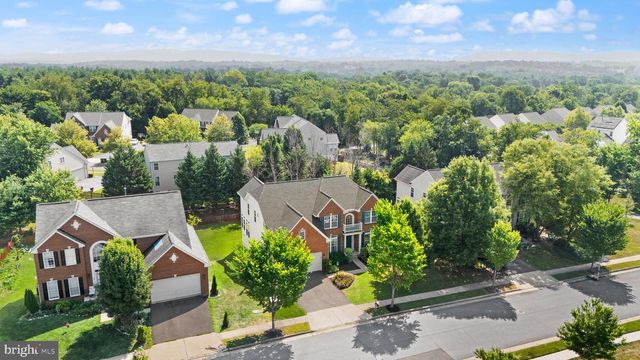 32 HOUSER DR, Lovettsville, VA 20180