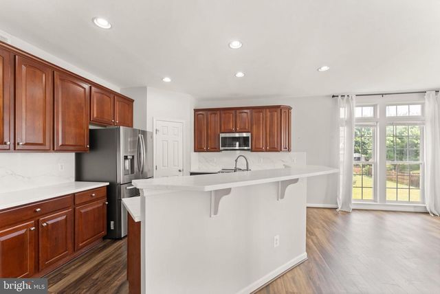 32 HOUSER DR, Lovettsville, VA 20180