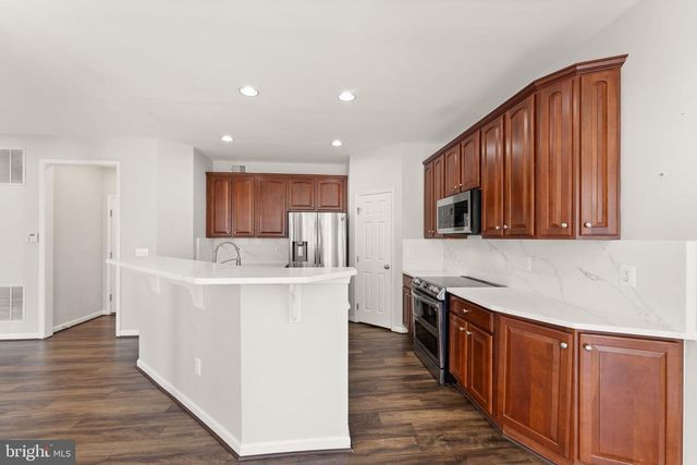 32 HOUSER DR, Lovettsville, VA 20180