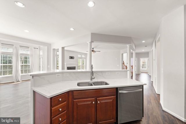 32 HOUSER DR, Lovettsville, VA 20180