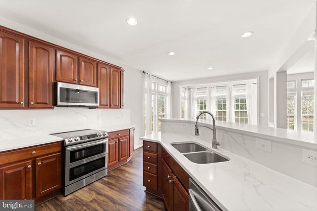 32 HOUSER DR, Lovettsville, VA 20180