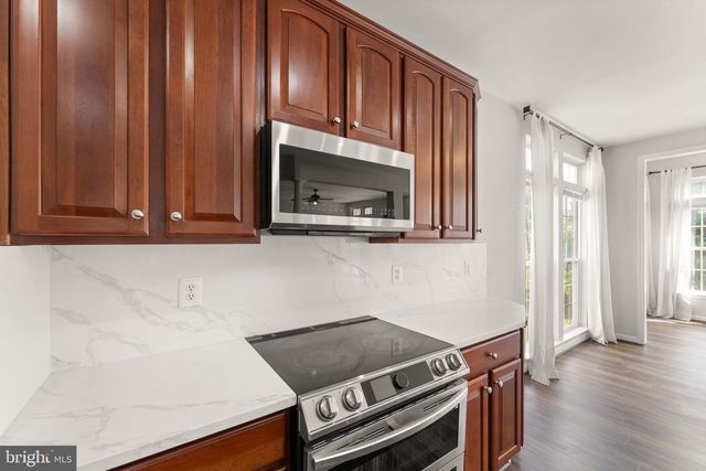 32 HOUSER DR, Lovettsville, VA 20180