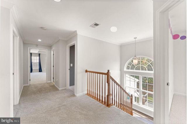 32 HOUSER DR, Lovettsville, VA 20180