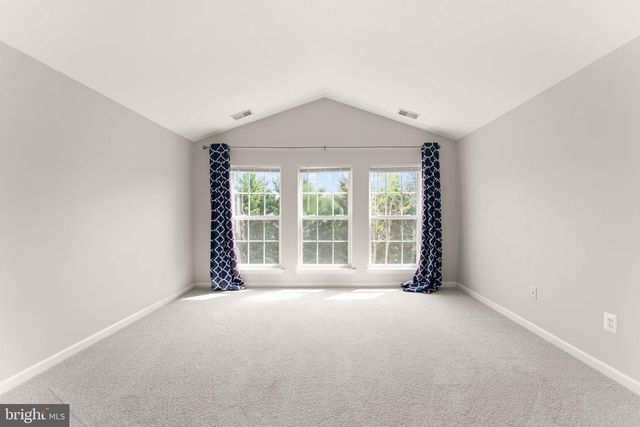 32 HOUSER DR, Lovettsville, VA 20180